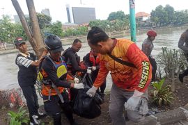 Tim SAR gabungan temukan jasad korban tenggelam di Sungai Jagir