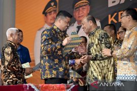 DBH Rp601 miliar, Bobby salurkan  DBH ke kabupaten/kota di Sumut