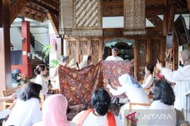 Wastraprema gelar diskusi bahas keindahan kain dan batik Jawa Barat