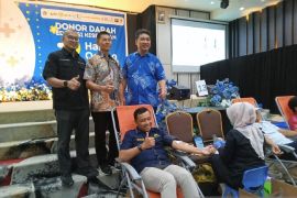 Kemenkeu Riau kumpulkan 1.000 kantong lebih darah di hari oeang