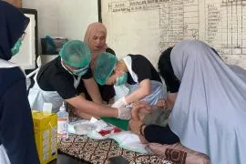 Tim Pengmas UI lakukan operasi bedah minor bagi warga Kepulauan Seribu
