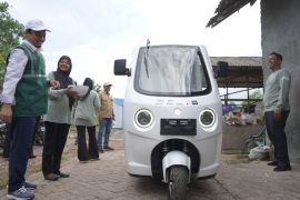 PLN Kalselteng bangun gedung bank sampah Jolali di Hari Listrik Nasional ke-80