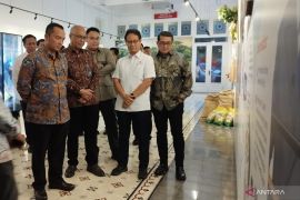 Mensesneg resmi buka pameran jurnalistik ANTARA "Haluan Merah Putih"