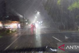 BMKG imbau masyarakat waspada potensi hujan lebat disertai angin di Kalteng