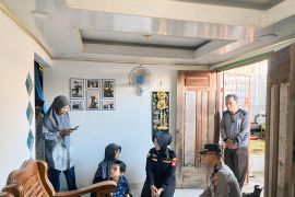 Polrestabes Palembang jalankan  program berbagi kursi roda tiap Jumat