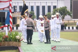 Irjen Pol Viktor terima pataka "Surakarya Manggala Satya", resmi pimpin Polda Babel