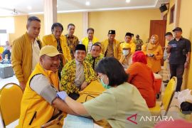Golkar Jatim gelar donor darah dan cek kesehatan gratis peringati HUT ke-61