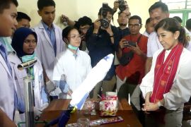 Menkomdigi perkenalkan Sekolah Garuda di SMA Siwalima Ambon