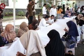 Pekalongan peringati Hari Batik dengan mencanting bersama