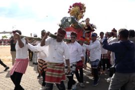 Tradisi Kansoda'a hingga peragaan mode ramaikan festival Wakatobi Wave