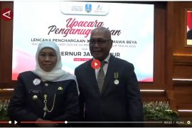 Akhmad Munir raih penghargaan Jer Basuki Mawa Beya Emas - VIDEO