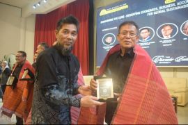 IECES FE Unimed 2025: Prof. Dr. Syawal Gultom : Pendidikan berperan penting dalam wujudkan ekonomi berkelanjutan