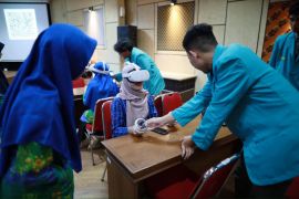 Tim Peneliti UMS gelar uji coba VR dan pelatihan media sosial