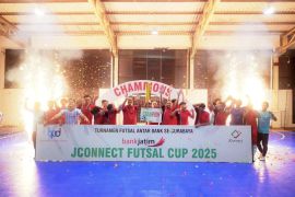 Bank Jatim raih juara pertama JConnect Futsal Cup 2025 di Surabaya