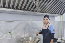 Dari penjual sate jamur jadi "Ibu Dapur": kisah relawan dapur MBG Blora yang menginspirasi
