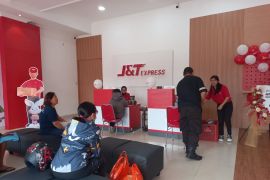 J&amp;T Express Drop Point Signature beri kemudahan UMKM warga Sulut