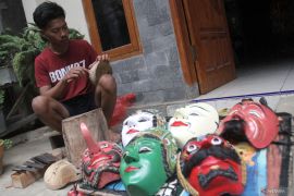 Produksi kostum tari topeng kualitas ekspor