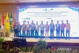 Farmasi FMIPA ULM sukses gelar seminar nasional dan rapat tahunan APTFI