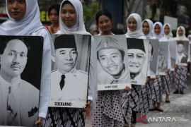 30 ucapan selamat Hari Pahlawan 2025 untuk membangkitkan jiwa patriotisme