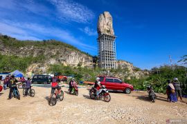 Wisata dadakan Monumen Reog Ponorogo