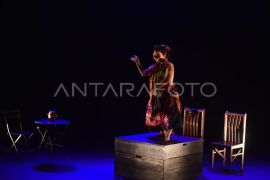 Pertunjukan tari kontemporer di Padang Page 1 Small