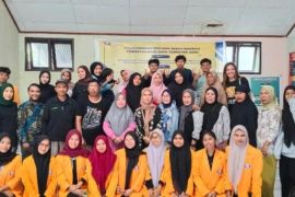 Tim KKN UHO Kenalkan Tumbuhan  Berkhasiat Obat kepada Warga Lahundape