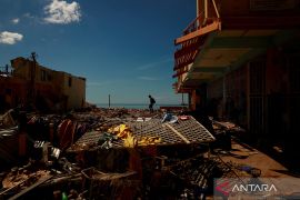 Dahsyatnya badai Melissa meninggalkan jejak kehancuran di Black River, Jamaika