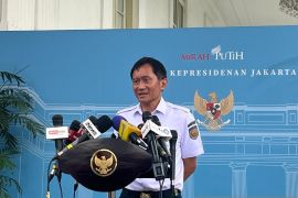 KRL berdempetan, Prabowo perintahkan PT KAI tambah gerbong agar nyaman