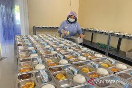 1.983 anak terima MBG dari SPPG Kemala Bhayangkari Tanah Bumbu