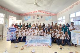 Poltekkes Tanjungpinang edukasi kesehatan reproduksi kepada siswa SMPN14 Madong