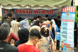 Diskop UMKM Perindag HSU gelar pasar murah tekan harga bahan pokok