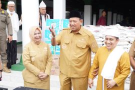 Bupati Langkat serahkan bantuan buat HUL Tuan Guru Babussalam Ke-102
