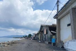 Sejumlah rumah warga di Ampenan Mataram rusak akibat banjir rob