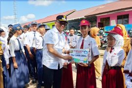 Kalsel kemarin dari beasiswa miskin hingga bantuan rumah swadaya