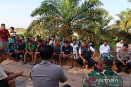 Polres Bangka Tengah ingatkan warga hentikan tambang ilegal di Celuak