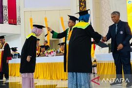 Rektor harap 2.936 wisudawan UHO manfaatkan beasiswa Pascasarjana