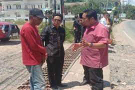 Komisi III DPRD Kotabaru minta pihak pengembang atasi banjir Di ruas jalan Sungai Taib