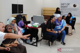 Jakbar gandeng swasta bagikan 1.000 kaca mata gratis