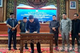 Ketua DPRD Jambi Hafiz Fattah teken Nota Kesepakatan KUA dan PPAS 2026