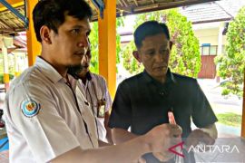 BPPP Ambon latih nelayan membuat umpan berbahan akrilik