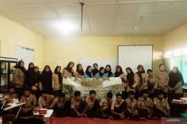 Mahasiswa FH UBB ajak pelajar SMK Sore Pangkalpinang jadi generasi peduli alam