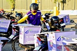 Pedagang ikan di Gorontalo terima bantuan motor berkotak pendingin