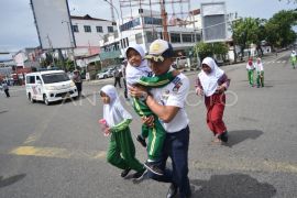 Tsunami drill di Padang Page 4 Small