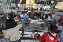 Komoditas emas perhiasan pengaruhi inflasi Kediri raya