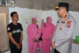 Kapolda Kaltara Kunjungi Rumah Korban Yang Terdampak Gempa Di Tarakan