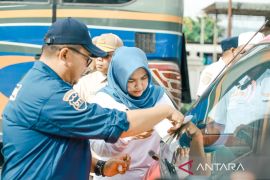 Atika ajak warga Madina mutasi plat kendaraan demi tambah PAD