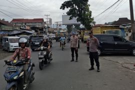 Polres Pasaman Barat siagakan personel disejumlah SPBU atasi kemacetan