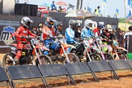 Ratusan pembalap ramaikan kejuaraan grasstrack di Kota Tangerang