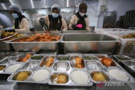 Over 14,000 kitchens to serve free meals in Indonesia this month