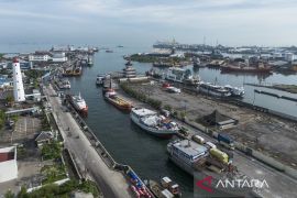 Pemerintah dorong efisiensi pelabuhan dan tol laut untuk tingkatkan PDB maritim